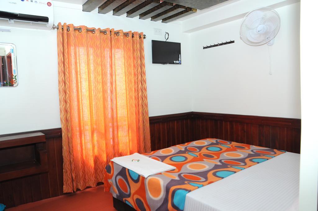 Marari Houseboat Hotel Mararikulam Phòng bức ảnh