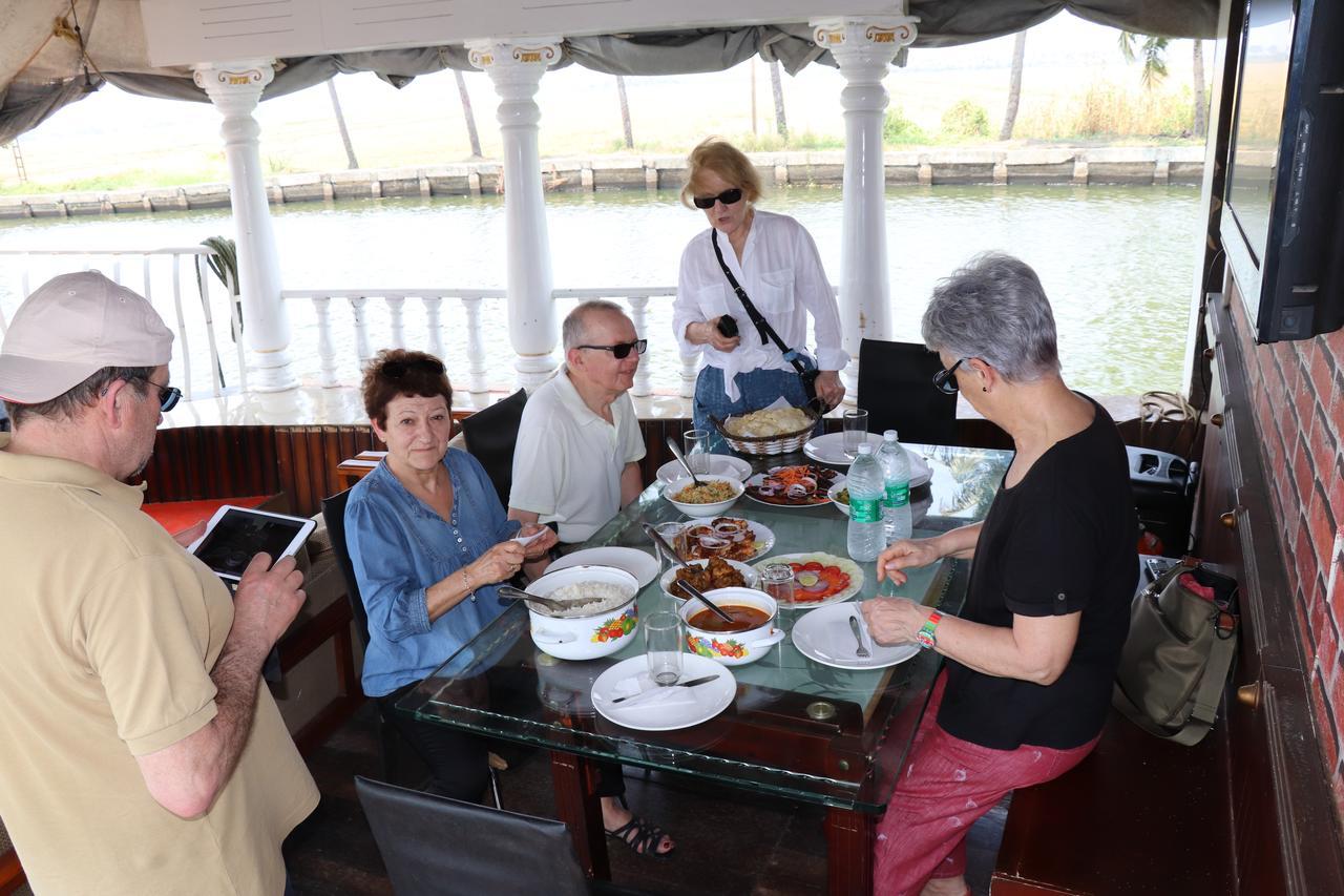 Marari Houseboat Hotel Mararikulam Ngoại thất bức ảnh